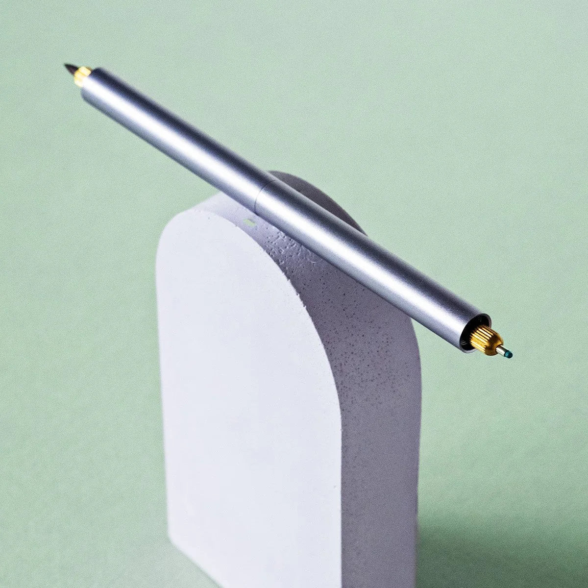 Tom's Studio Lumos pen
